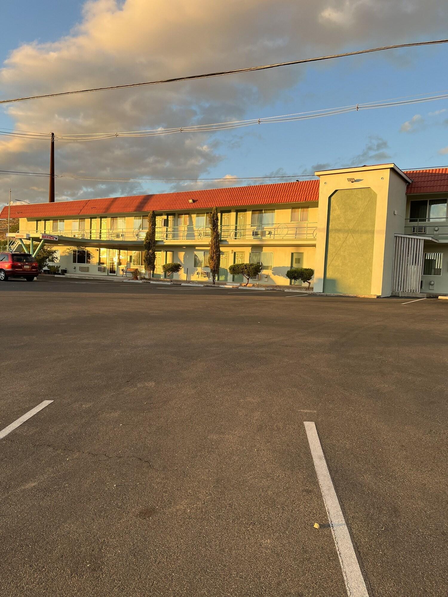 Ramblin Rose Motel 2