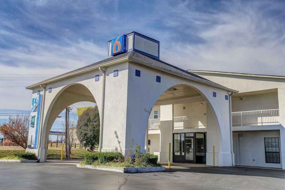 Motel 6-Dickson, TN 1