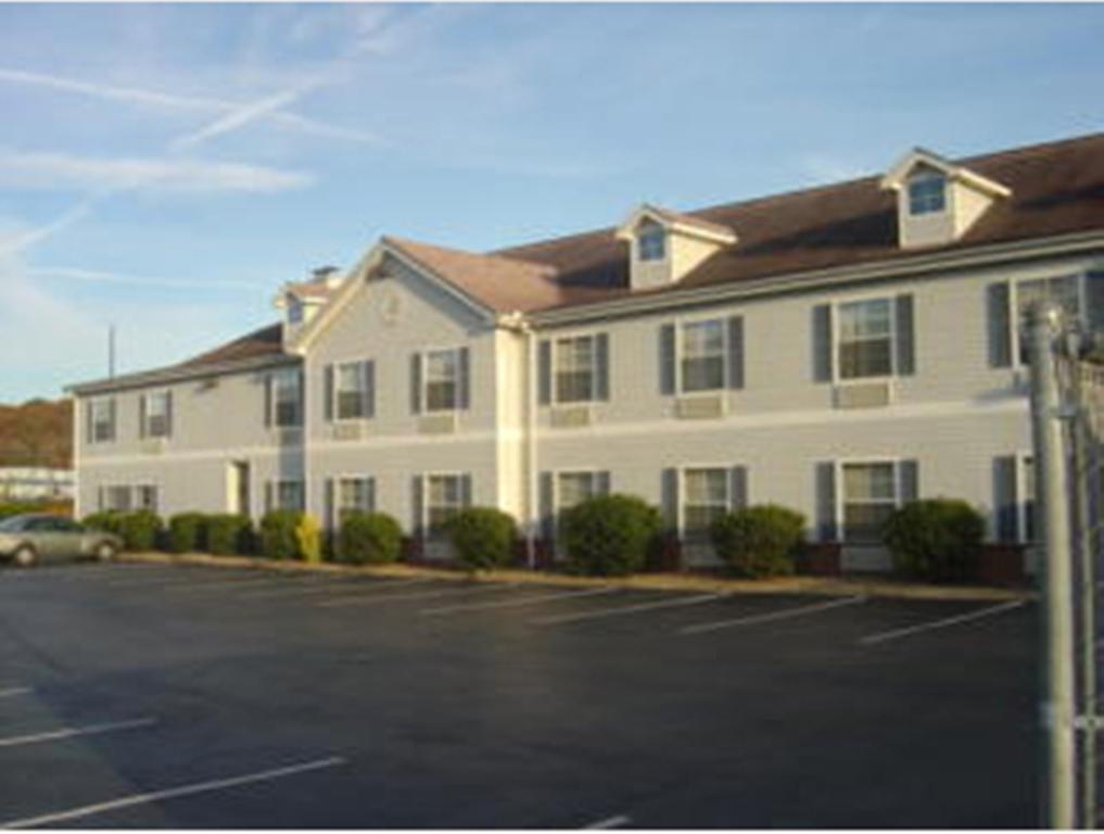 Suburban Studios Chattanooga Northeast - Ooltewah 1