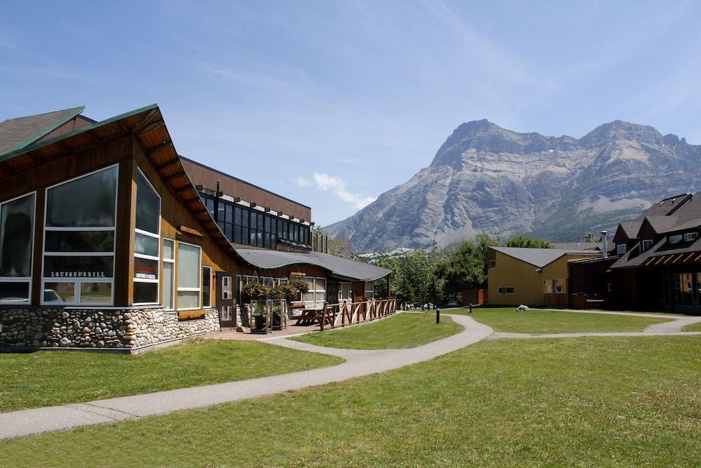 Waterton Lakes Lodge Resort 1