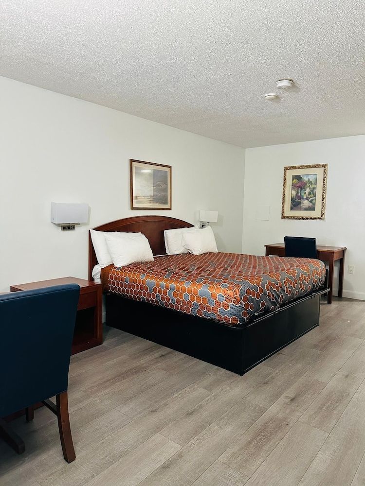 Hampton Motor Inn 2