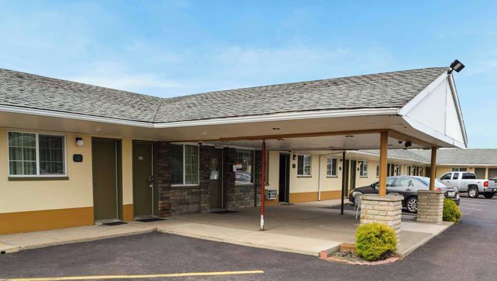 Relax Inn Bloomsburg 1