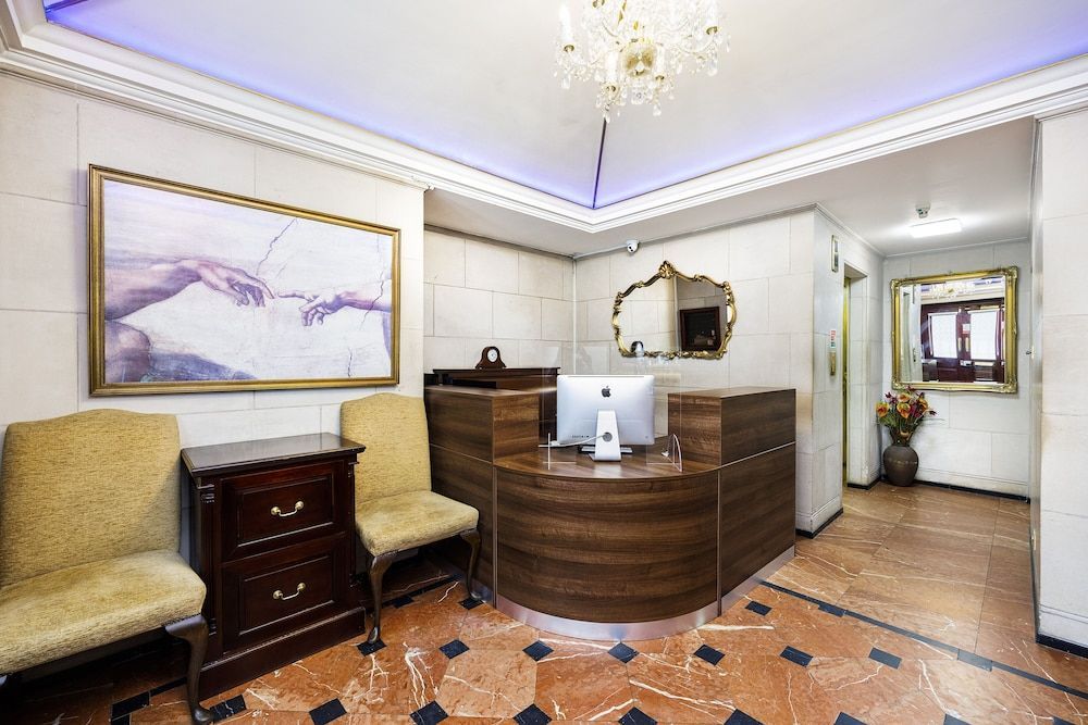 CARLTON COURT - MAYFAIR 2