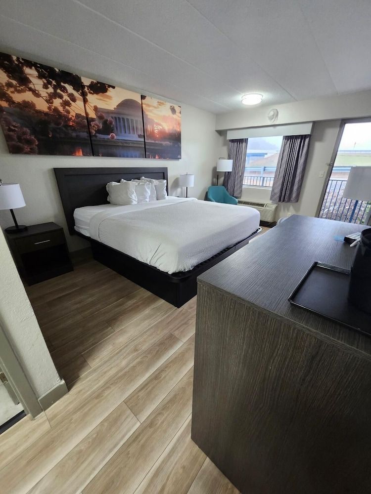 Days Inn by Wyndham Charleston WV 2