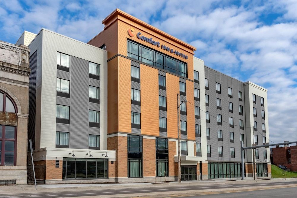 Comfort Inn & Suites Pittsburgh-Northshore 1