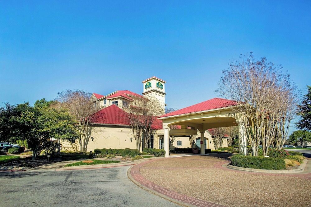 Fairfield by Marriott Inn & Suites Austin Southwest 1