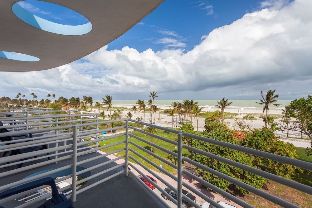 Strand Ocean Drive Suites 1