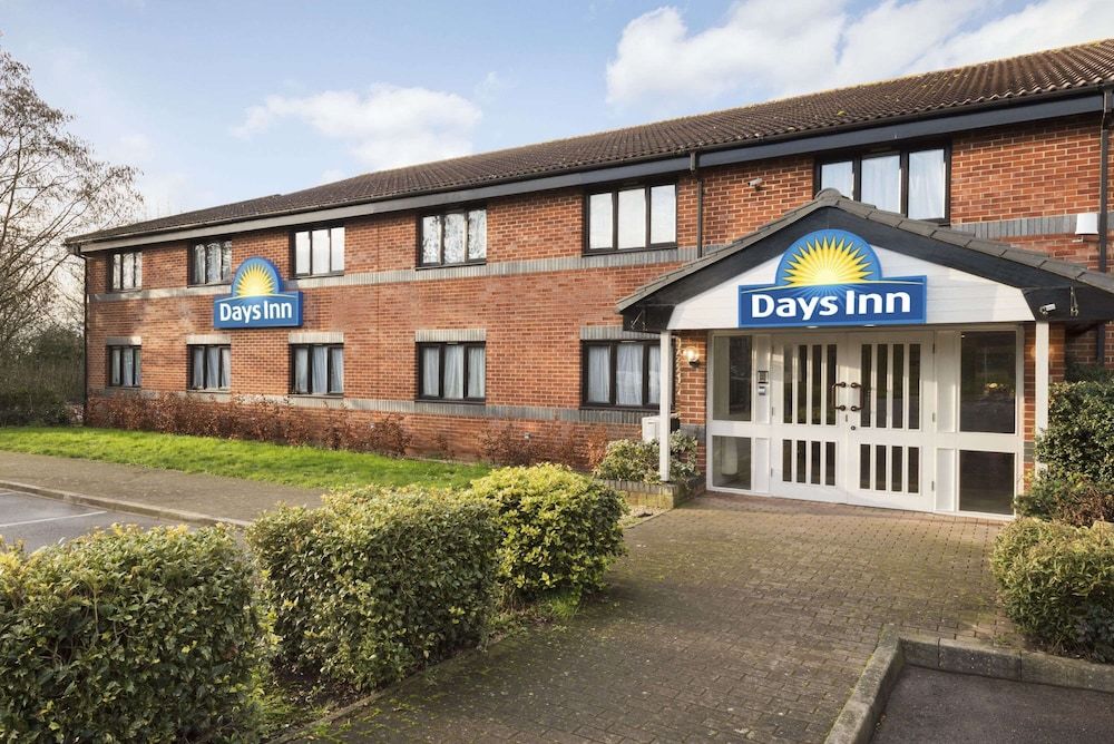Days Inn by Wyndham Michaelwood M5 1