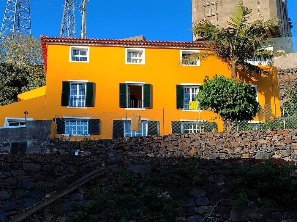 Charming 3-bed Apartment With sea & Mountain View 1