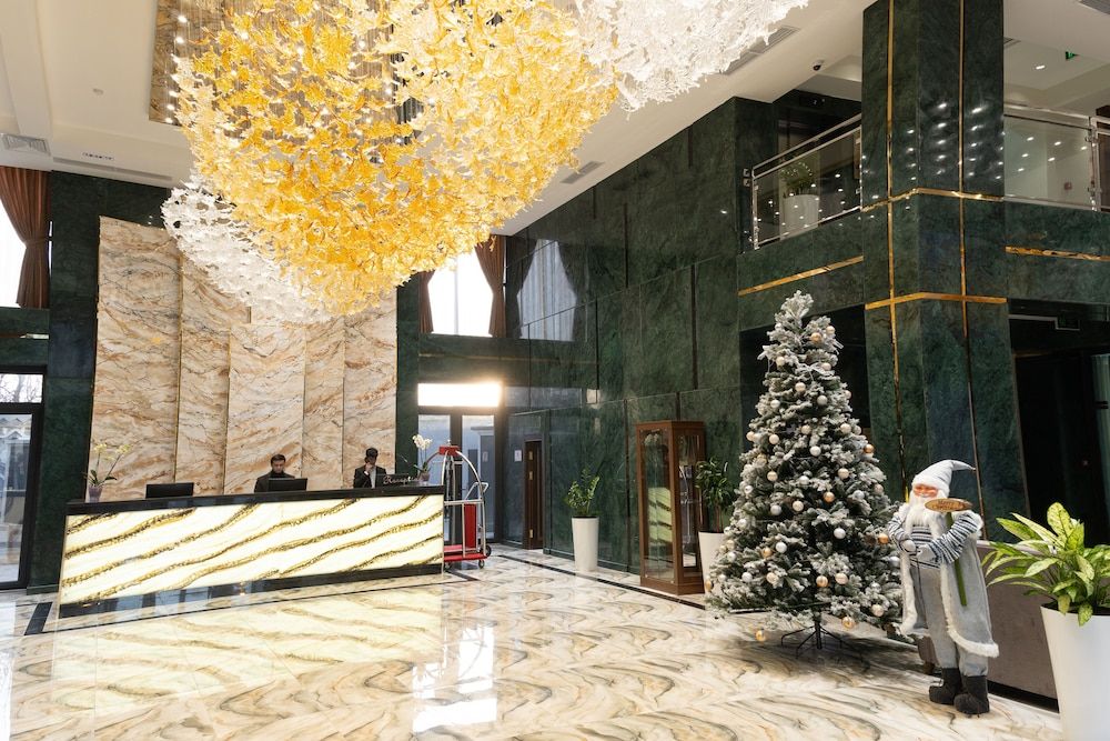 Mir Luxe Plaza 2