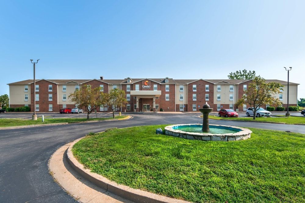 Comfort Inn & Suites Chesterfield - St Louis 1