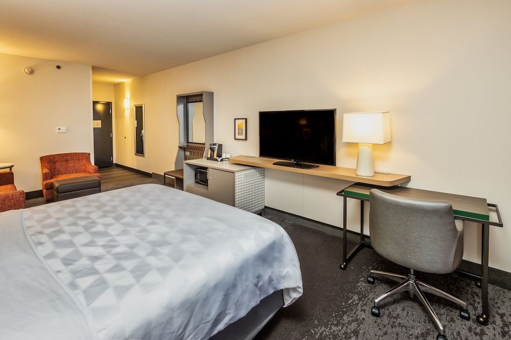 Holiday Inn & Suites MEMPHIS - WOLFCHASE GALLERIA by IHG 2