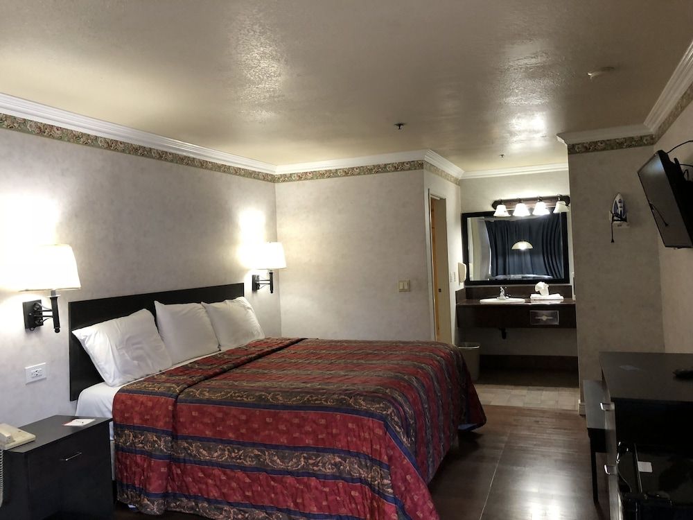 Travelers Inn 1
