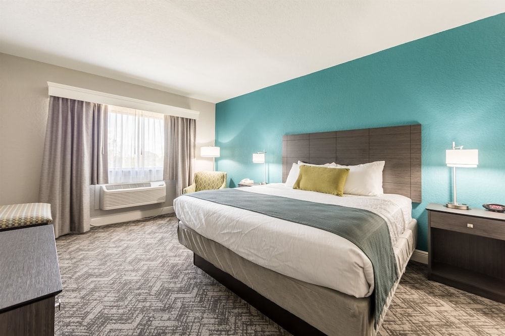 Best Western Plus Sebastian Hotel & Suites 1