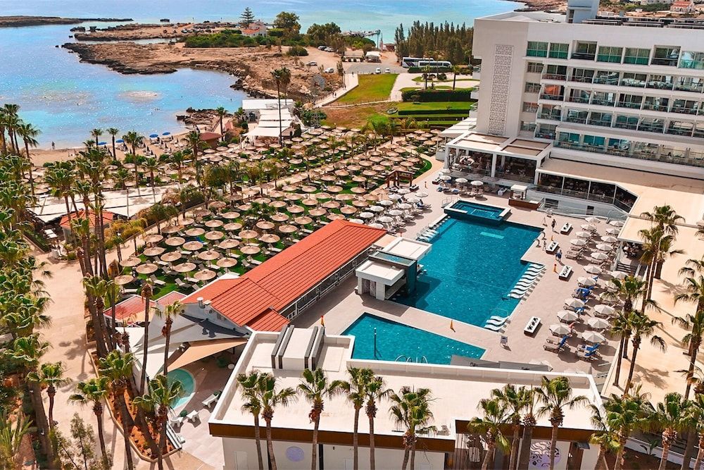 Cavo Maris Beach Hotel & Suites 1