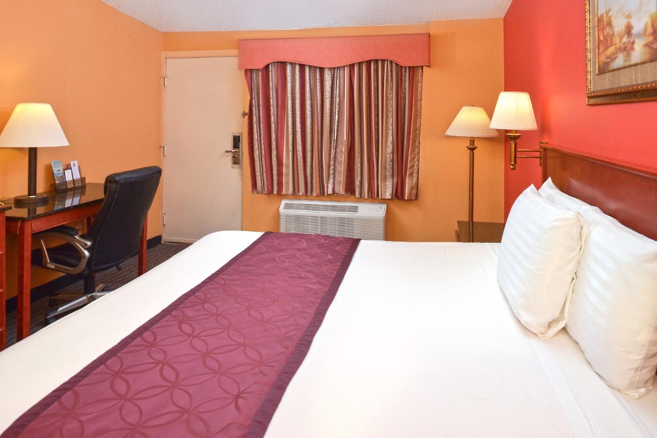 AMERICAS BEST VALUE INN-SMITHTOWN-LONG ISLAND 1