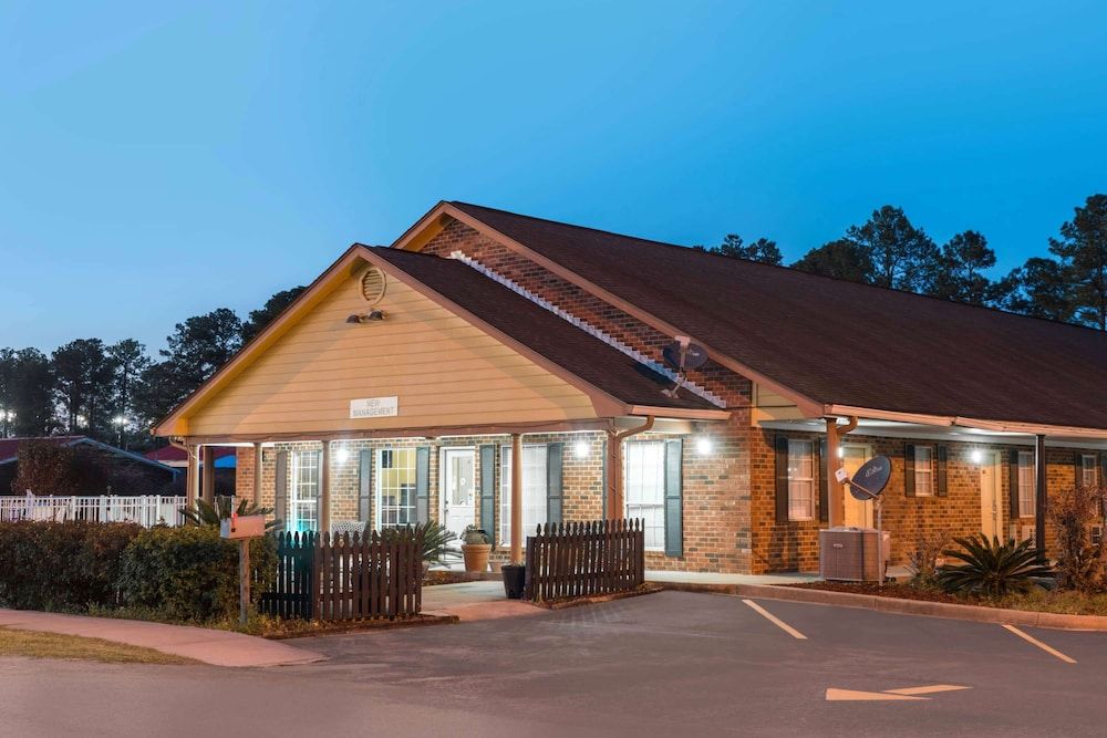Travelodge by Wyndham Santee 1