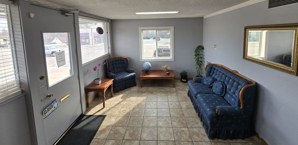 Richmond Inn and Suites 2