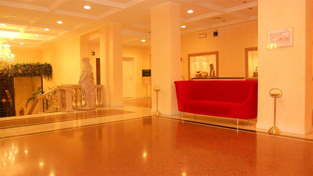 Ambassador Palace Hotel 2