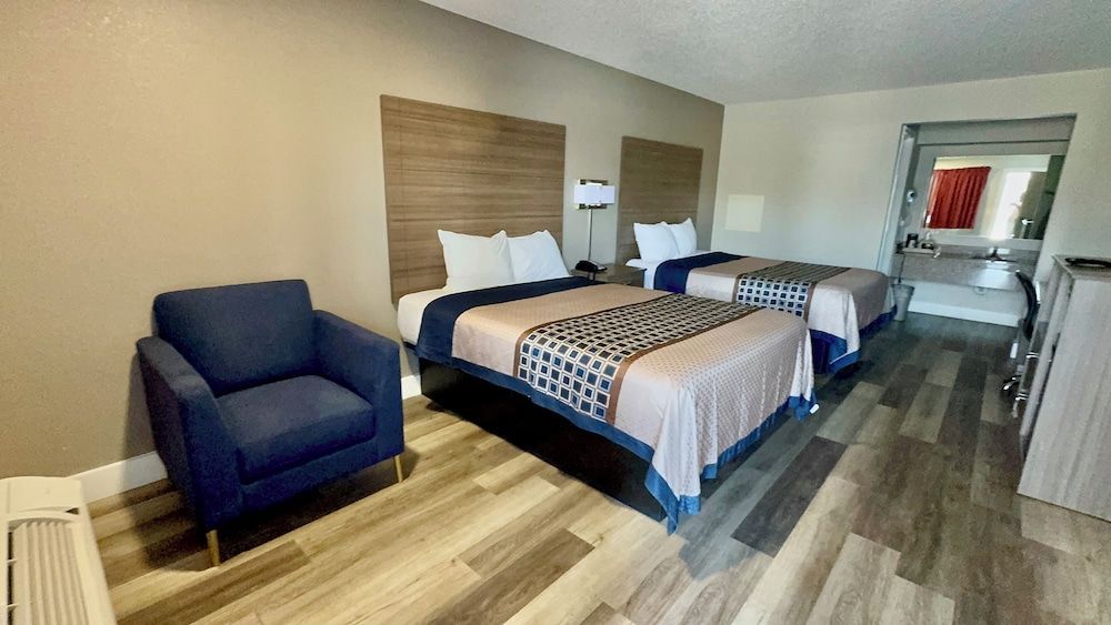 Harrisonville Inn & Suites 1