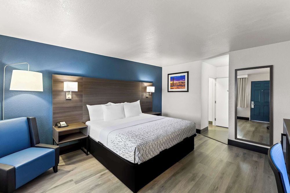 SureStay By Best Western Phoenix Airport 1