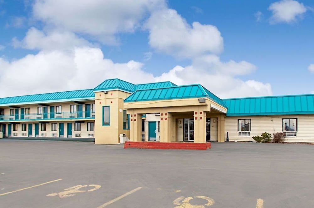 Utica Stay Inn 1