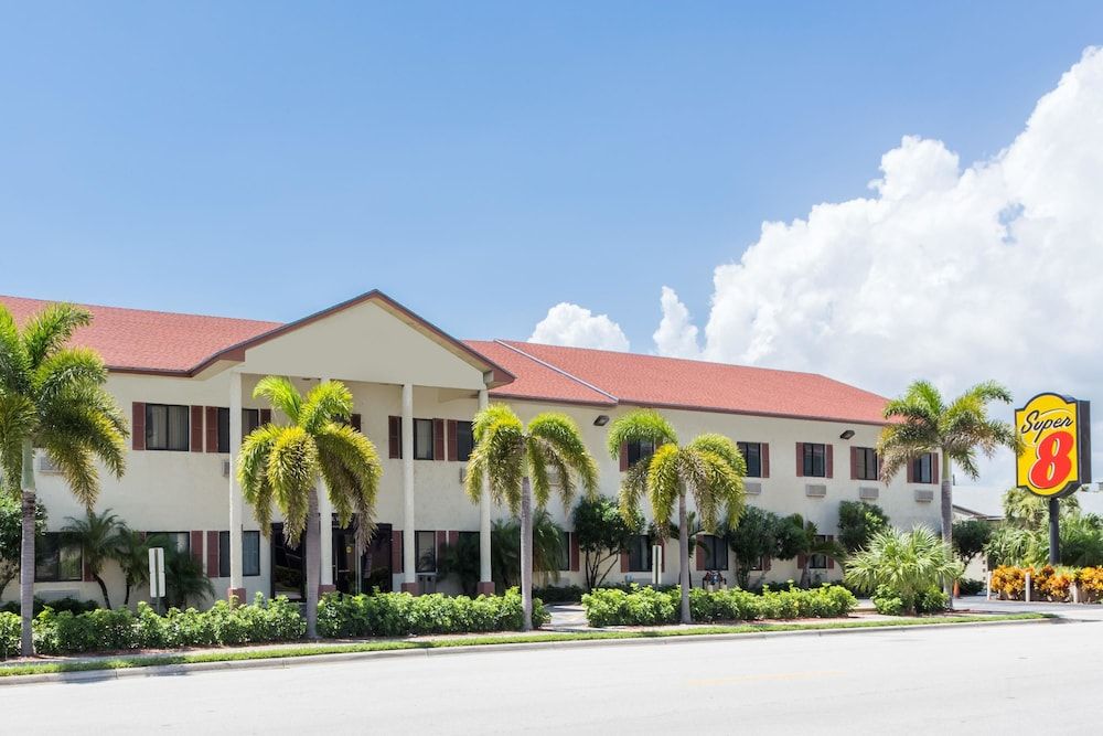 Super 8 by Wyndham Pompano Beach 1