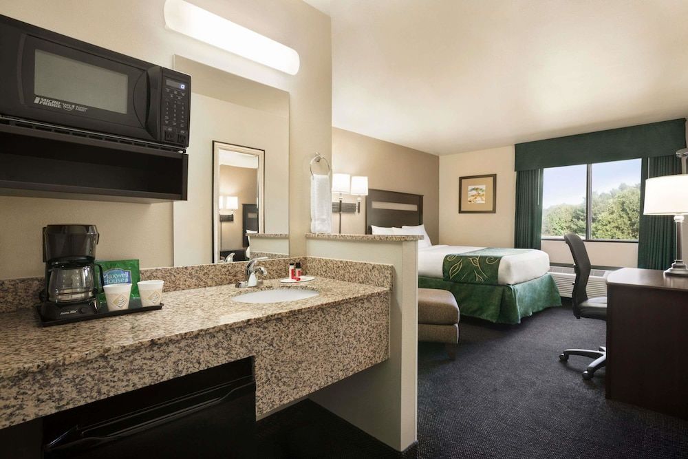 Travelodge by Wyndham Brunswick near Fredrick 2