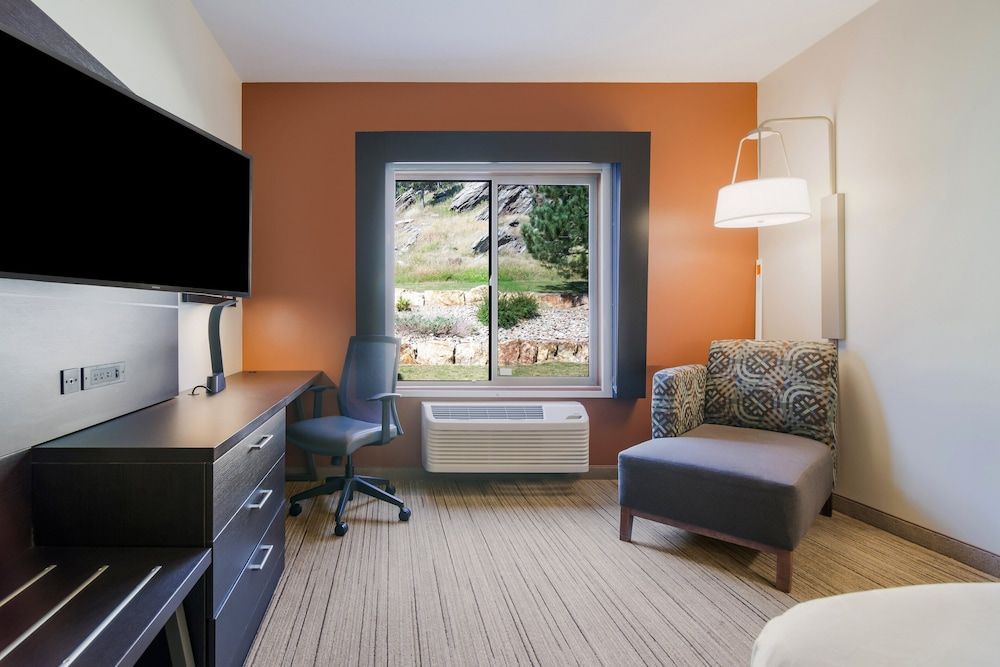Holiday Inn Express & Suites CUSTER by IHG 2