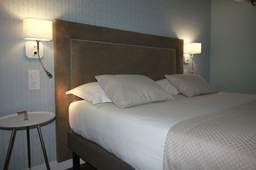 Logis Hôtel Lodge La Valette 1
