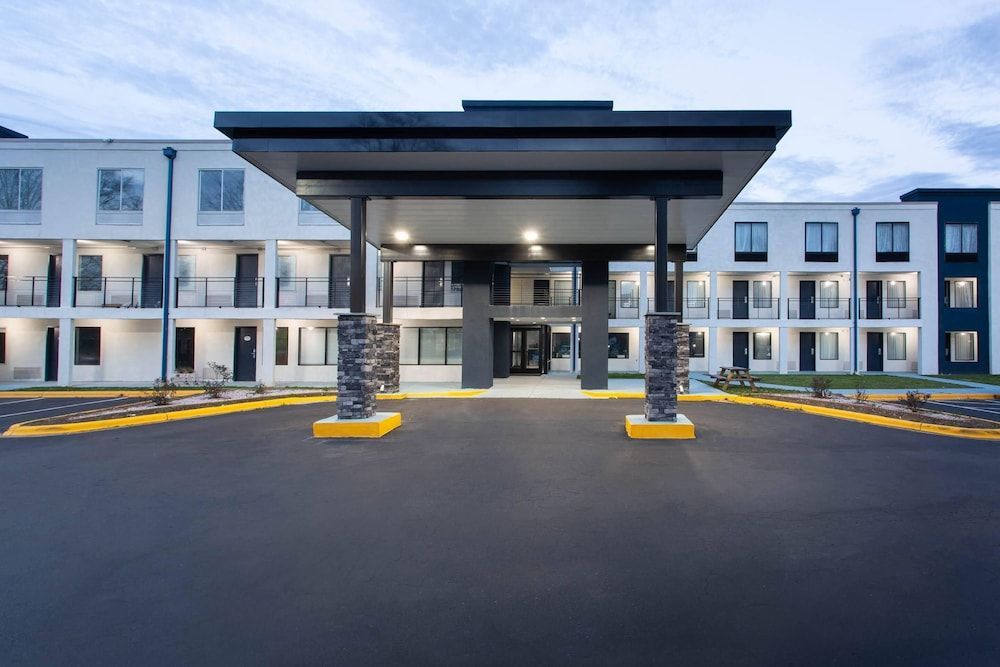 Clarion Pointe 1