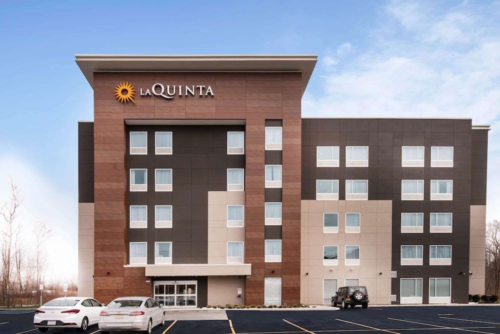 La Quinta by Wyndham Buffalo Amherst 1