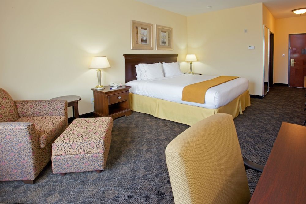 Holiday Inn Express & Suites PEARLAND by IHG 2