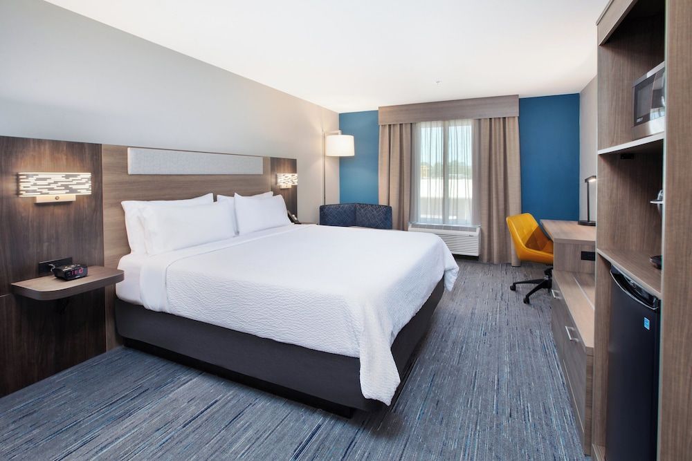 Holiday Inn Express & Suites TURLOCK-HWY 99 by IHG 1
