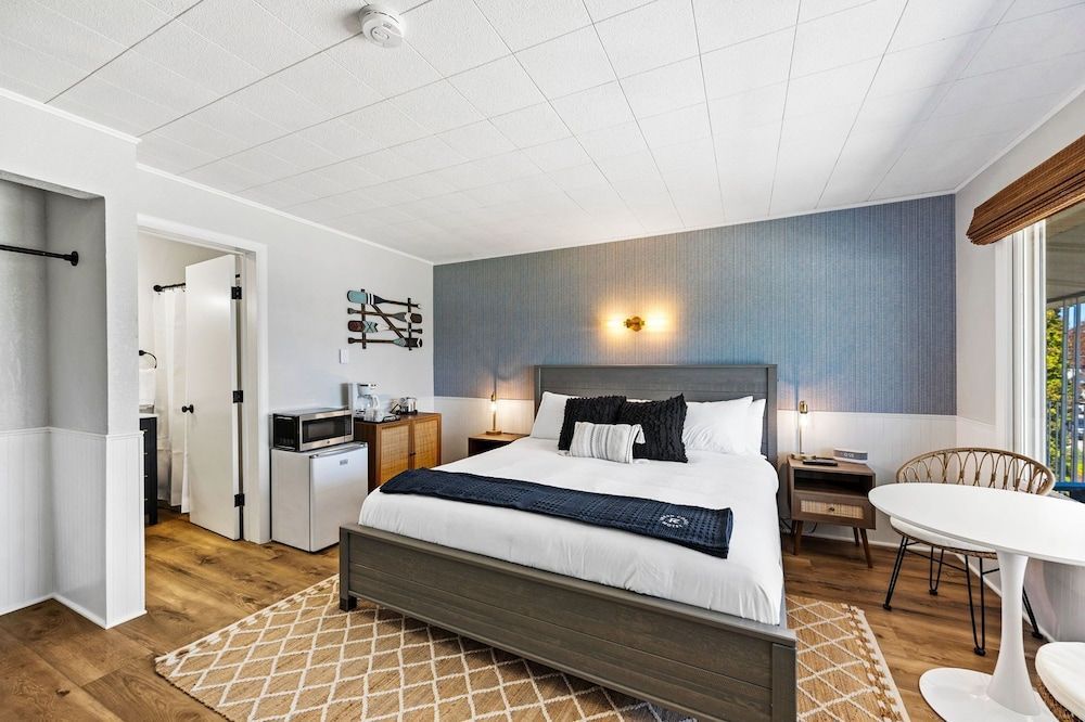 Fresh Coast Motel 2
