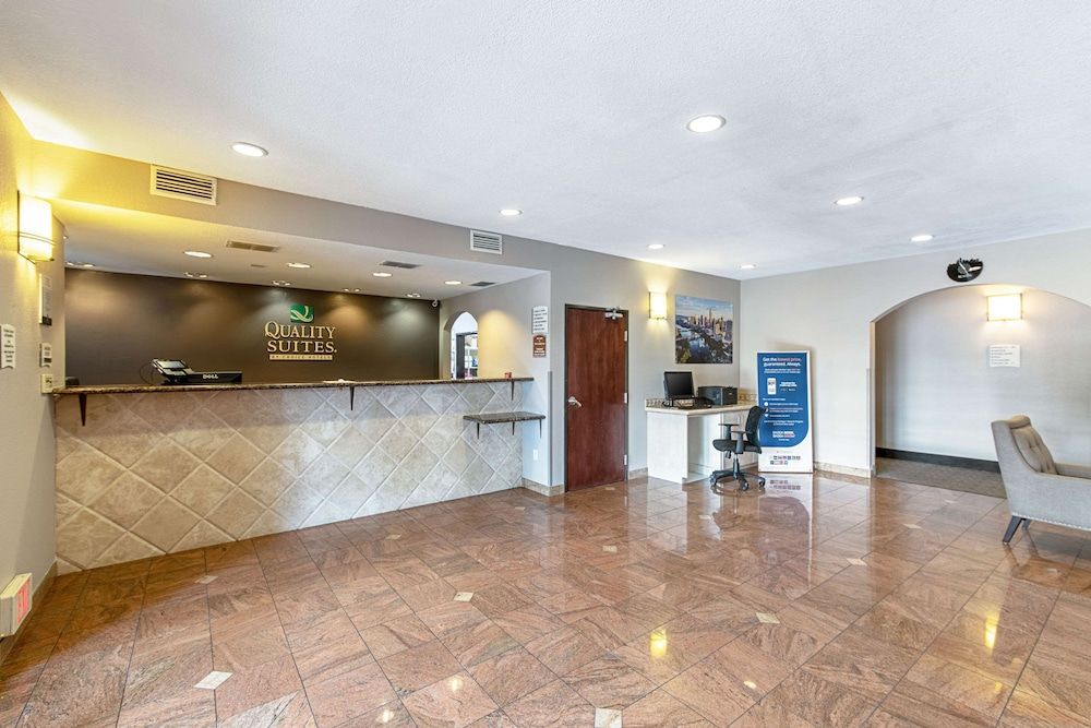 Quality Suites Austin South Street Elmo District 2