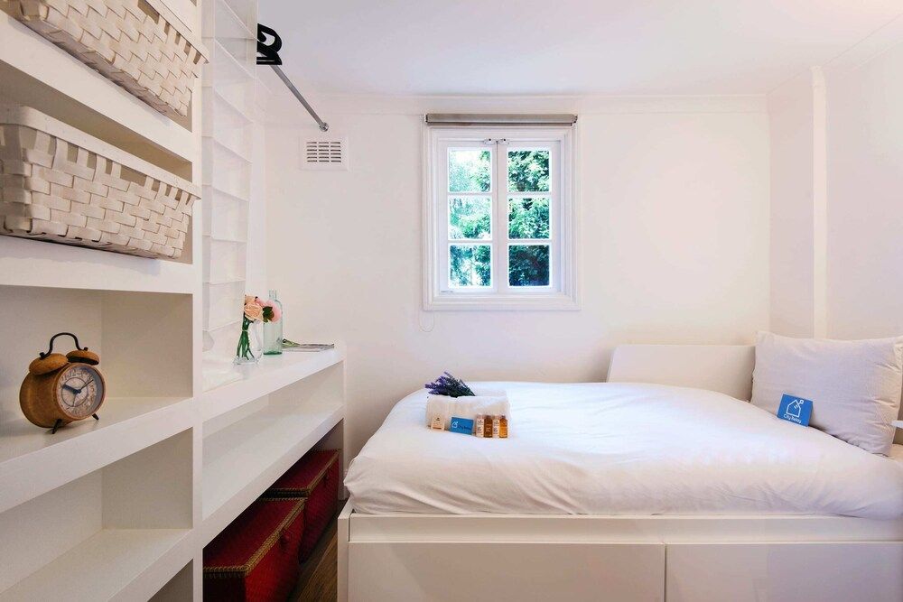 Bright Talbot Road Apartment 2