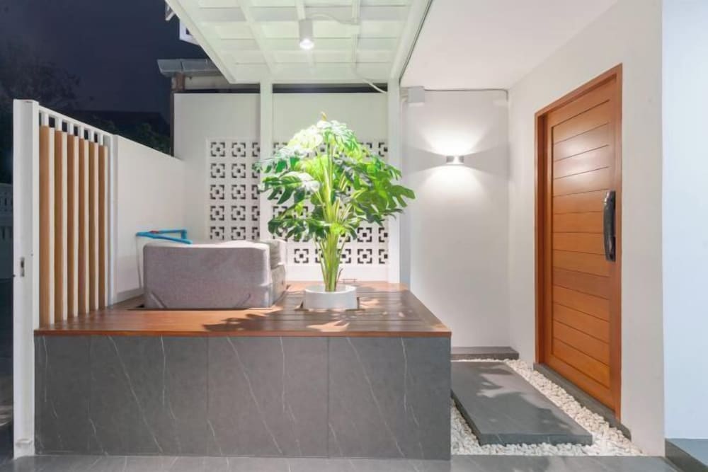 Modern Townhome / 2BR near CNX moat 1