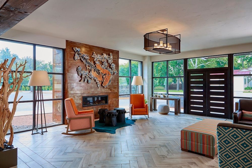 Fredericksburg Inn and Suites 2