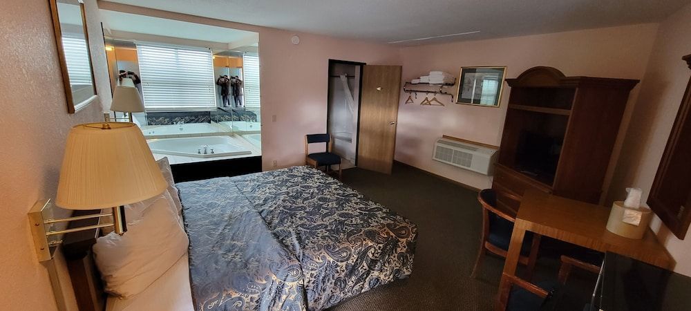 Mackinaw Budget Inn 2