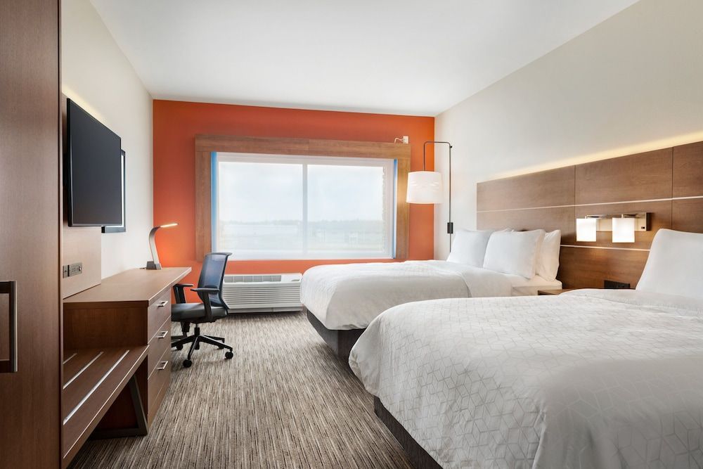 Holiday Inn Express & Suites BEAVER DAM by IHG 2