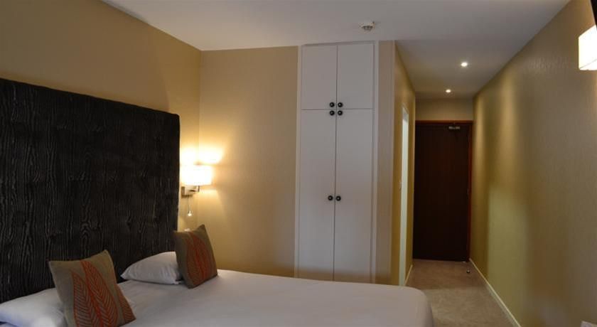Logis Hôtel & Restaurant - Les Hauts de Montreuil 2
