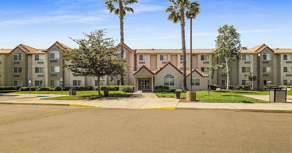 SureStay Plus Hotel by Best Western Rocklin 1