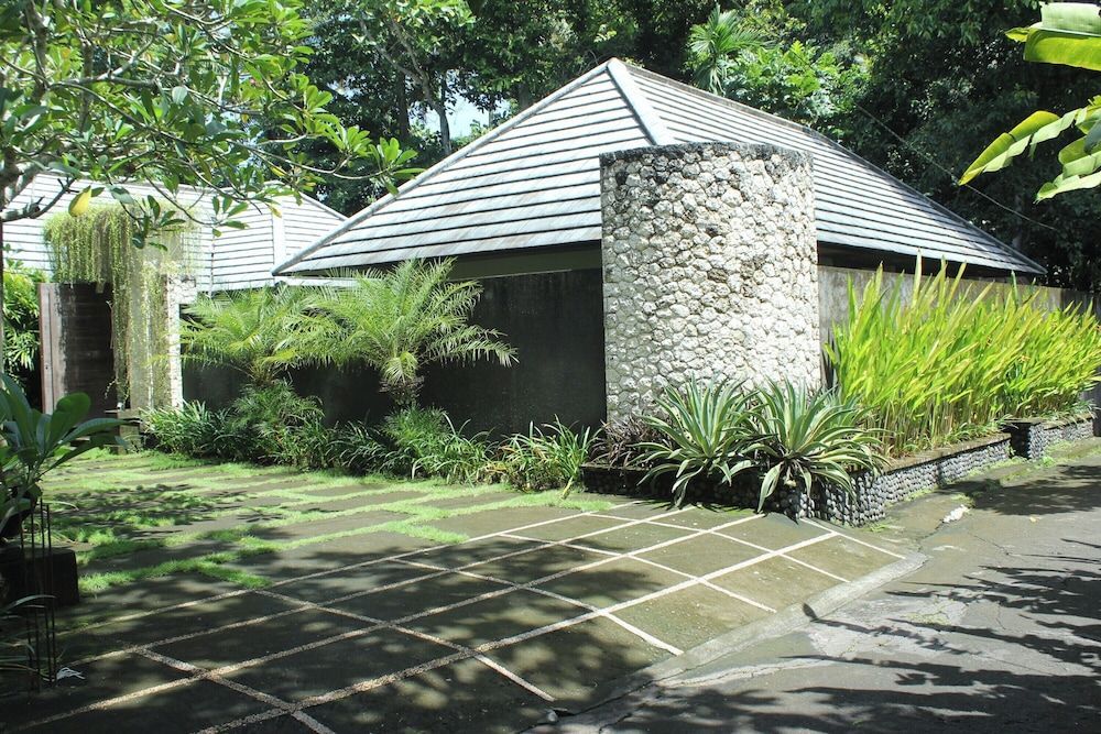 Paris - Canggu-Bali - Belvilla Dhyana Kutir Seseh Beach - Canggu-Bali