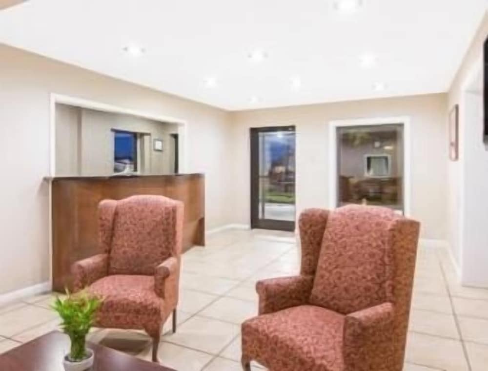 Days Inn by Wyndham Brownsville 2
