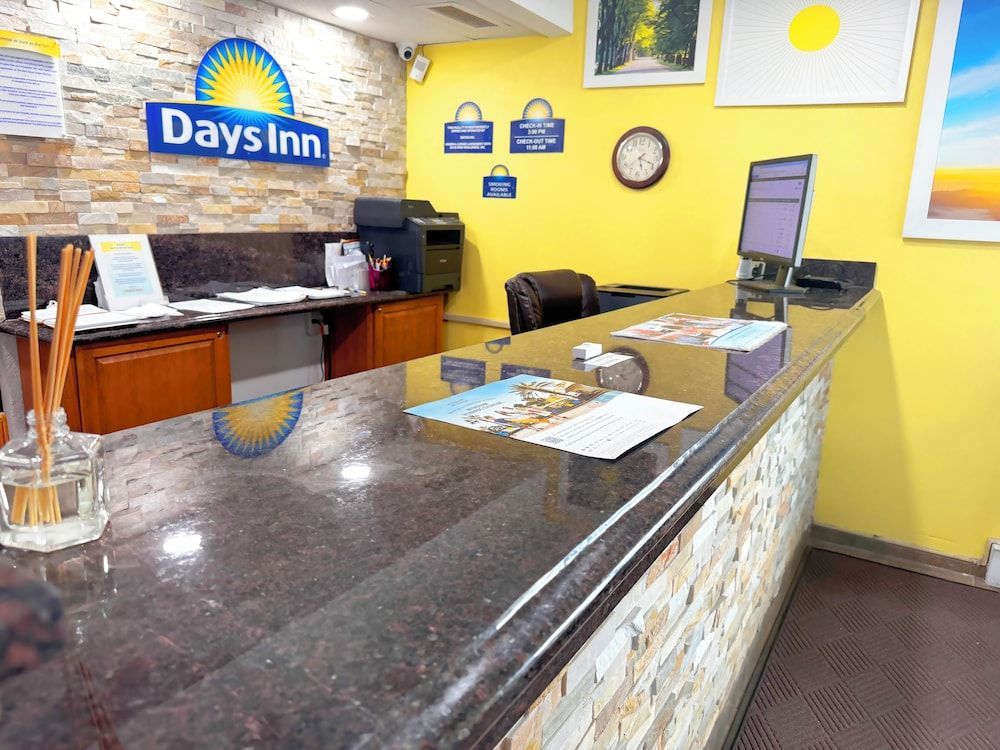 Days Inn by Wyndham Mason City 2
