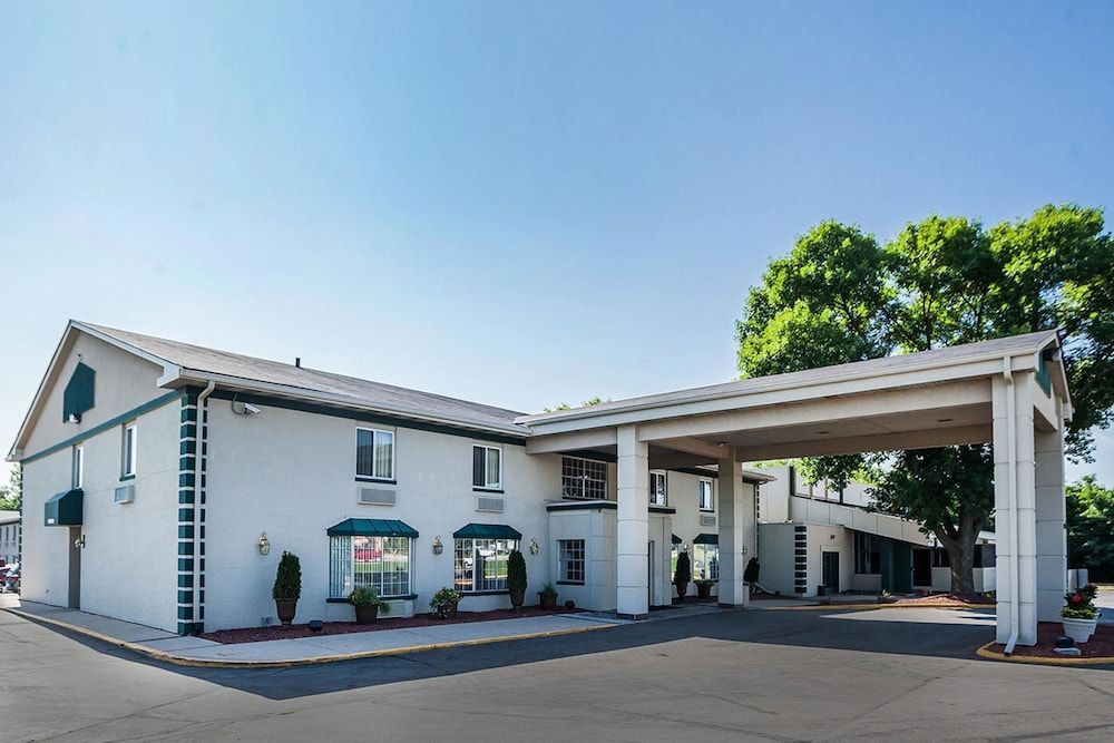 Quality Inn & Suites Des Moines - Merle Hay Road 1