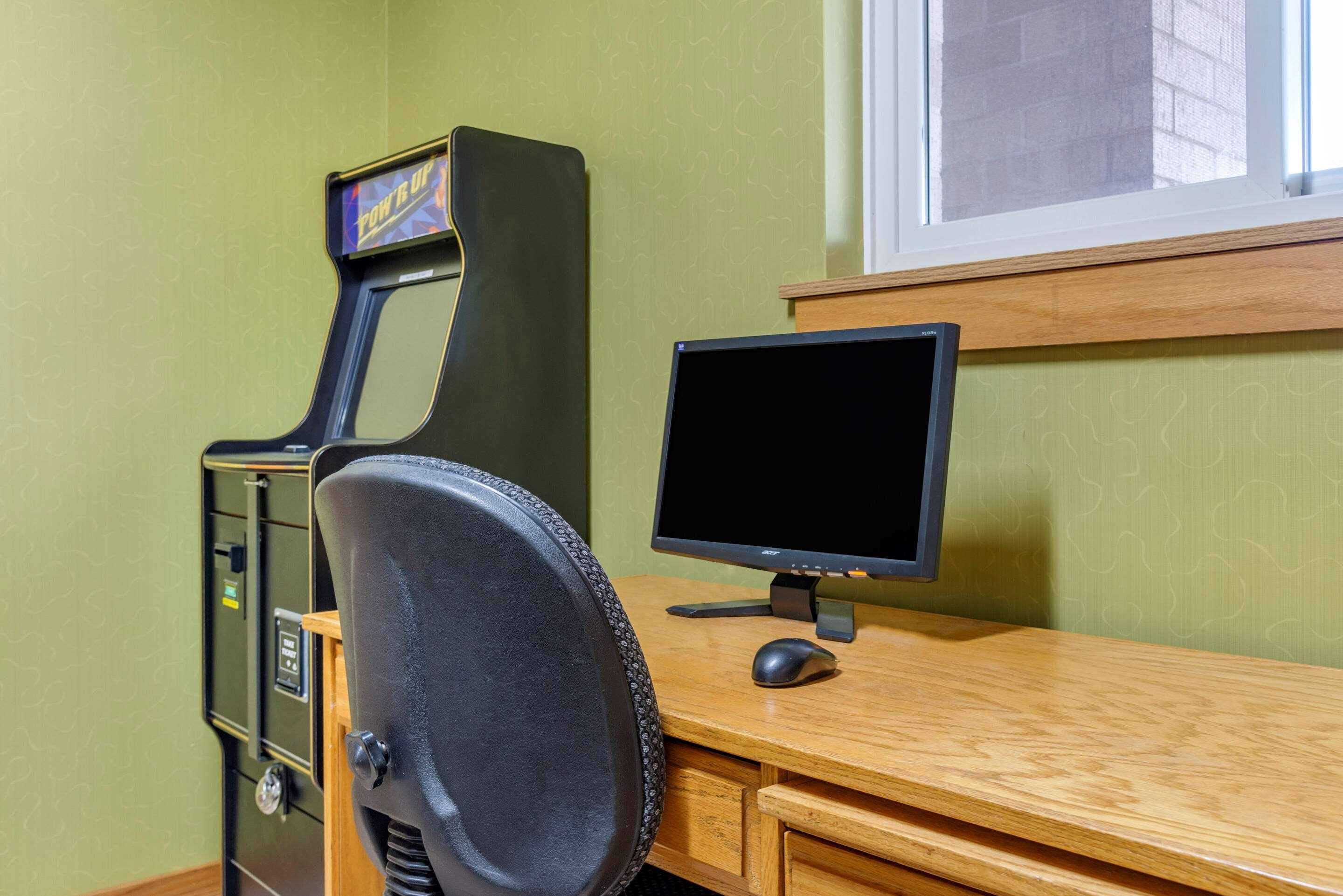 Coratel Inn & Suites By Jasper River Falls 1
