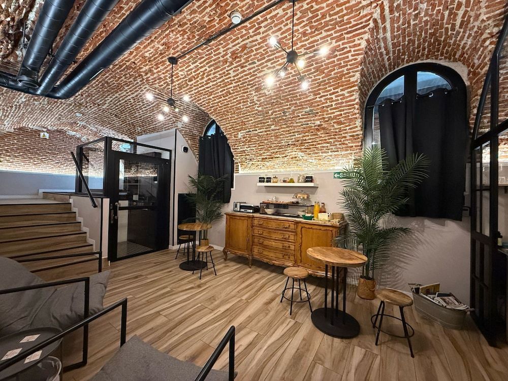 CC Opera Suites 2