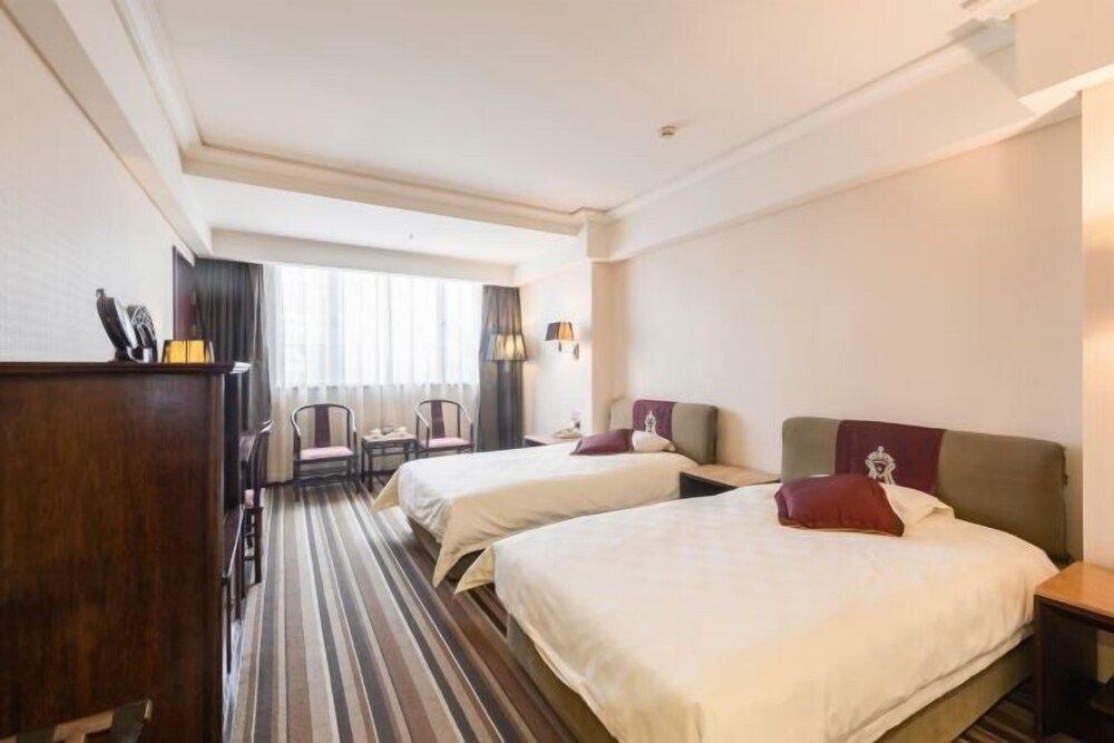 Mascot Hotel 2